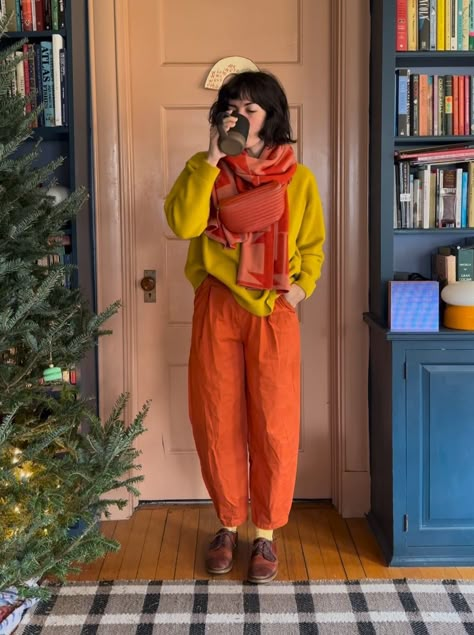 Hipster Christmas Outfit, Fun Color Outfit, Orange Red Pants Outfit, Bright Fashion Aesthetic, Bright Fall Fashion, Color In Fashion, Winter Fashion Colorful, Quirky Outfit Ideas, Warm Spring Outfit Ideas