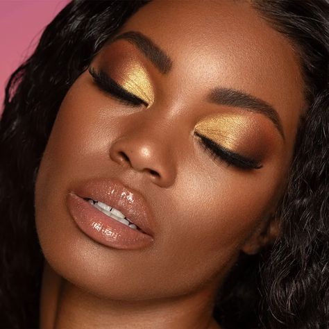 Gold Eyeshadow Looks, Water Based Foundation, Highlight Palette, Bold Eyes, Gold Eyeshadow, Golden Goddess, Sigma Beauty, Highlighter Palette, Eye Shadows