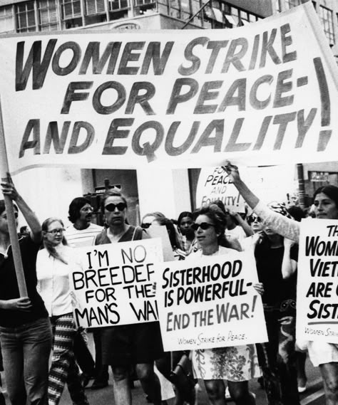 Perfect Protests Don’t Exist, But We All Have A Part To Play #refinery29 https://www.refinery29.com/en-us/2017/03/144416/a-day-without-a-woman-strike-essay Beneatha Younger, Feminism Photography, Second Wave Feminism, English Notes, What Is Feminism, Tattoos Black Women, Womens Movement, Womens Equality, Literary Theory