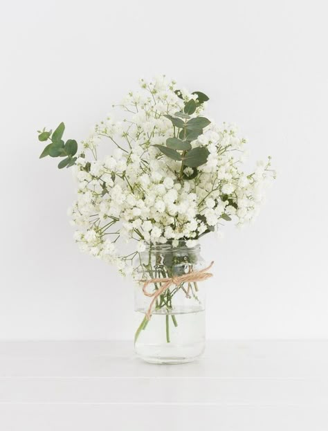 White Wedding Flower Arrangements, White Flower Centerpieces, Mason Jar Flower Arrangements, Sisterhood Round, Jar Flowers, Mason Jar Flowers, Baby Shower Flowers, בר מצווה, Shower Centerpieces