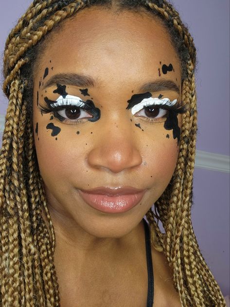 Cow Make Up Look, Cow Print Makeup Looks, Dead Cowgirl Makeup, Cowgirl Face Paint, Cow Inspired Makeup, Cowboy Makeup Halloween, Cow Face Makeup, Cow Eye Makeup, Cowboy Makeup Ideas