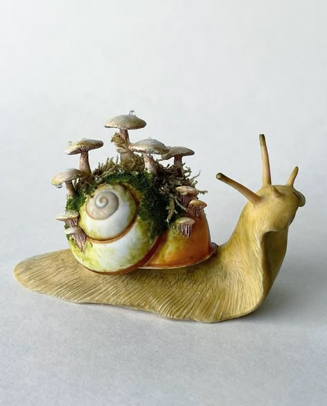 Mushroom Decor Diy, Snail Art, Clay Fairy House, Mushroom Crafts, Clay Fairy, Sculpture Art Clay, Deco Nature, Clay Fairies, Clay Crafts Air Dry