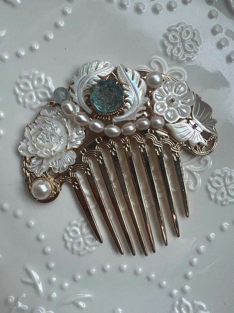 Princess Aesthetic Jewelry, Genshin Accessories, Fantasy Hair Accessories, Hanfu Jewelry, Fancy Hair Accessories, Pearl Comb, Chinese Hair Accessories, Magical Jewelry, Girly Accessories