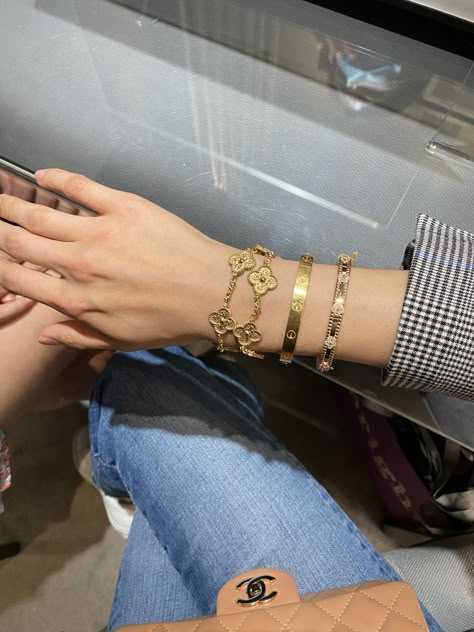 Vca Guilloche, Sweet Alhambra Bracelet Stack, Bracelet Stack Van Cleef, Van Cleef Perlee Bracelet Stack, Vca Alhambra Bracelet, Van Clef Gold Bracelet, Vca Guilloche Bracelet, Vca Clover Bracelet, Woman Rings