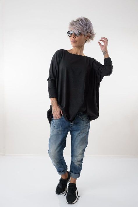 21fe5b8ba755eeaece7a450849876228desc51782611ri Mode Over 50, Moda Over 50, Open Back Blouse, Oversize Pullover, Oversize Sweater, Older Women Fashion, 60 Fashion, Mode Casual, Over 50 Womens Fashion