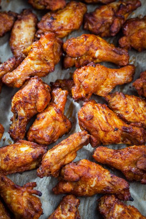 Oven Chicken Wings, Wings Recipe Baked, Wings In The Oven, Baked Chicken Wings Oven, Crispy Baked Chicken Wings, Chicken Wing Recipes Baked, Crispy Oven Baked Chicken, Honey Barbecue, Crispy Chicken Wings