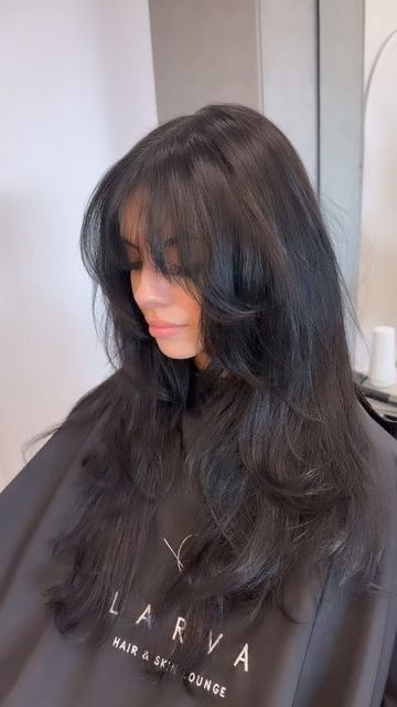 Hair Inspiration Long, Layered Haircuts For Medium Hair, Hairstyles For Layered Hair, Haircuts For Medium Hair, Haircuts Straight Hair, Long Hair With Bangs, Long Layered Hair, Haircuts For Long Hair, Hair Inspo Color