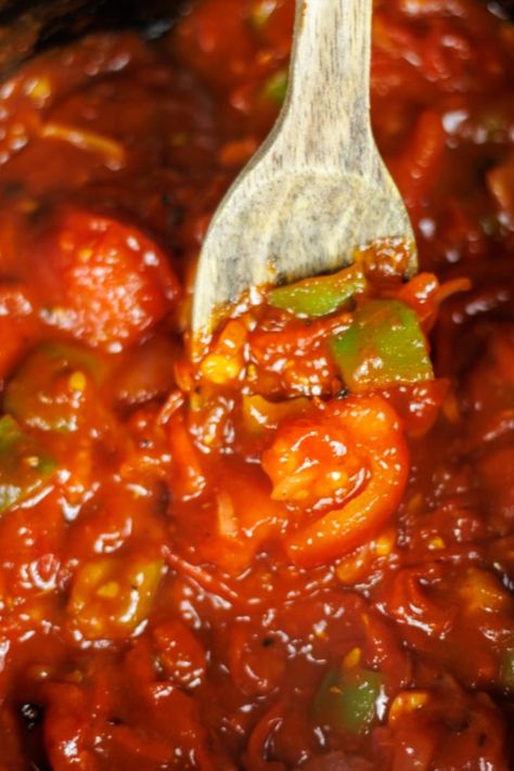 Crockpot Meatless Spaghetti Sauce Recipe Crockpot Spagetti Sauce, Meatless Crockpot Recipes, Meatless Spaghetti Sauce Recipe, Crock Pot Pasta Sauce, Vegetarian Spaghetti Sauce, Meatless Spaghetti Sauce, Red Sauce Recipes, Veggie Spaghetti Sauce, Meatless Spaghetti