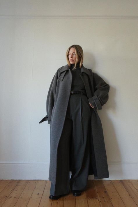 Alexis Foreman, Grey Coat Outfit, Wool Coat Outfit, Long Coat Outfit, Long Grey Coat, Winter Coat Outfits, Wool Coat Women, Grey Outfit, Coat Outfits