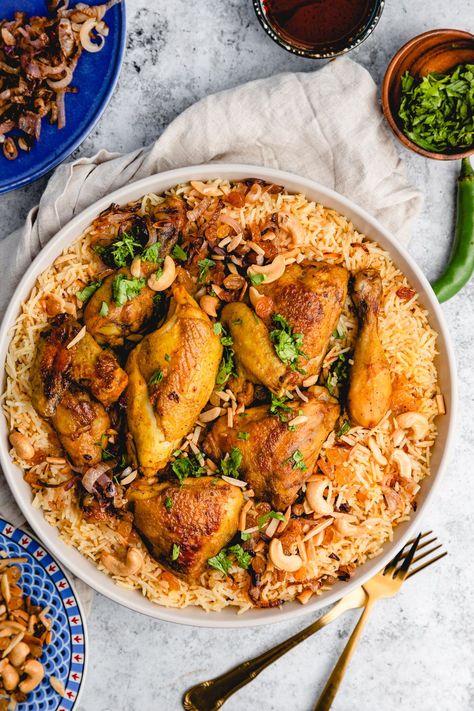 Arabic Rice Recipes, Chicken Machboos, Arabic Rice, Saudi Arabia Food, Middle Eastern Chicken, Black Bean Ground Beef, Chicken Recipes Instant Pot, Chicken Crisps, Spiced Rice