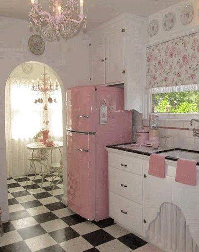 15 Fabulous Shabby-Chic Kitchens - Walls of Wonderland Cocina Shabby Chic, Retro Kitchens, Decoration Shabby, Purple Kitchen, Vintage Kitchens, Casa Vintage, Pink Kitchen, Chic Kitchen, Shabby Chic Kitchen