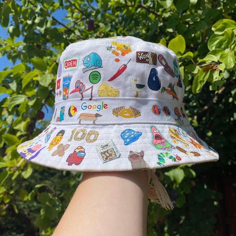 Customized Bucket Hat, Bucket Hat Decorating Ideas, Bucket Hat Custom, Bucket Hat Painting Ideas, Bucket Hat Design Ideas, Hat Paintings Ideas, Cute Bucket Hat Outfits, Cap Painting Ideas, Bucket Hat Drawing