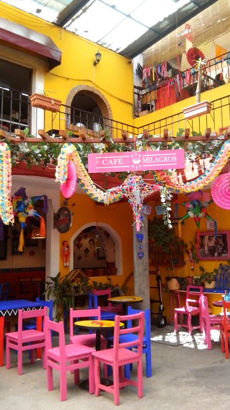 Mexican Small Business, Mexican Bakery Design, Mexican Cafe Aesthetic, Mexican Bakery Aesthetic, Mexican Bakery Shop, Mexican Coffee Shop, Mexican Cafe, Restaurant Vibes, Colorful Exterior