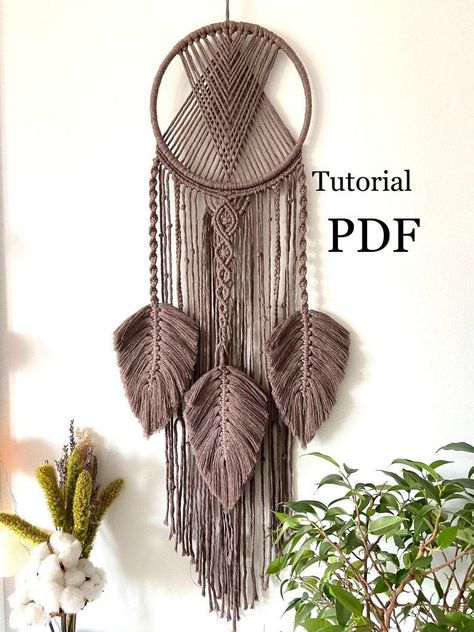 Diy Wall Hanging Yarn, Diy Macrame Wall Hanging, Macrame Dreamcatcher, Art Macramé, Dream Catcher Patterns, Macrame Beads, Dream Catcher Tutorial, Macrame Wall Hanging Tutorial, Tutorial Macramé