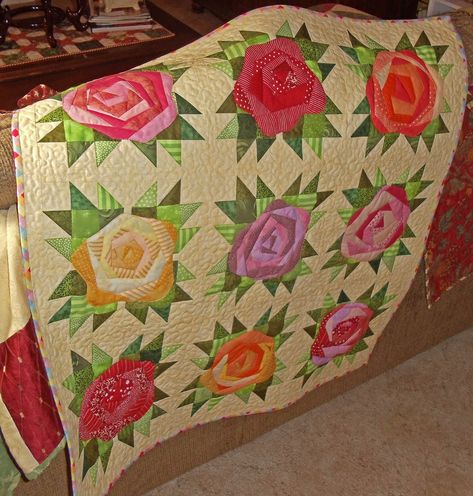 Kim's Big Quilting Adventure: Applique . . . the Fast Way! Colchas Quilting, Flower Quilt Patterns, Rose Quilt, Flower Quilts, Flower Quilt, Floral Quilt, Paper Piecing Quilts, Paper Piecing Patterns, Scrappy Quilts