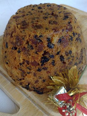 Christmas Pudding In Slow Cooker, Slow Cooker Christmas Pudding Recipe, Slow Cooker Xmas Pudding, Slow Cooker Christmas Pudding, Xmas Pudding Recipe, Christmas Pudding Recipes Easy, Slow Cooker Puddings, Steamed Puddings, Slow Cooker Christmas