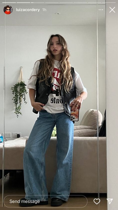 Aesthetic Sky Photos, Luiza Cordery, Aesthetic Instagram Accounts, Fireplace Tv Wall Decor, Room 2023, Fireplace Tv Wall, Biker Vest, Looks Street Style, Mode Inspo