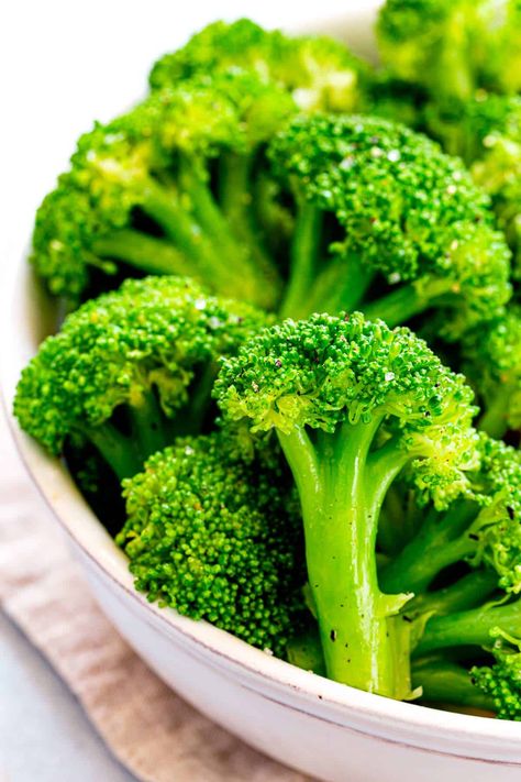 Broccoli Image, Broccoli Photography, Boiling Broccoli, Health Benefits Of Broccoli, Casserole Vegetarian, Broccoli Health Benefits, Food References, Broccoli Benefits, Healthy Broccoli