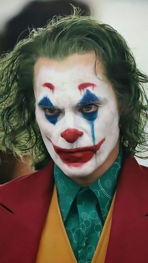 Joaquin Phoenix Joker Make Up, Halloween Makeup Movie Character, Movie Character Makeup, Minimalist Hairstyles, Joker Face Paint, Joker Halloween Makeup, Joaquin Phoenix Joker, Joker Halloween Costume, Joker Clown