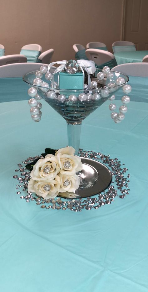 Breakfast At Tiffany's Party Ideas, Tiffany And Co Bridal Shower Ideas, Breakfast At Tiffany’s Party, Breakfast At Tiffany's Bridal Shower Diy, Tiffany Decor, Tiffanys Decor, Bridal Shower Breakfast, Prosecco Party, Tiffany Christmas