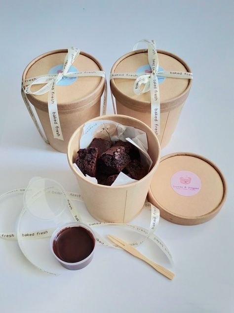 Brownie Bites Dipped In Chocolate, Brownie Dipping Box Ideas, Brownie Business Packaging, Small Business Food Packaging, Cookie Bites Packaging, How To Package Brownies For Bake Sale, Brownie Bites Packaging Ideas, Brownie Business Ideas, Brownies To Sell