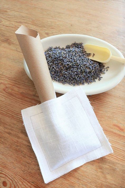 How To Make Sachets, Making Lavender Sachets, Diy Lavender Sachet, How To Make Lavender Sachets, Lavender Sachets Diy How To Make, Crafts With Lavender, Lavender Sachets Ideas, Lavender Bags How To Make, Sachets Diy How To Make