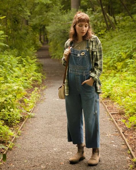 E on Instagram: "Does someone want to buy me an old Toyota pickup to complete my hippy farmer aesthetic? 🤠 It's been so rainy and chilly the last few days, I've been breaking out the overalls and stealing Sam's flannels. I'm glad I'm not too hot, but some sun would be nice... Outfit details: Overalls, shirt, pin, purse - all thrifted over the years. Shoes- blundstones (4 years old) Flannel- stolen from partner ❤ #casualcottagestyle . . . #overalls #dungarees #farmcore #vintage #vintageoutfit Farmer Overalls Outfit, Flannel And Overalls, Flannel Over Overalls, Overall Flannel Outfit, Rainy Day Overalls Outfit, Overalls Outfit With Flannel, Jacket And Overalls, Outfits With Green Overalls, Overall With Flannel Outfit