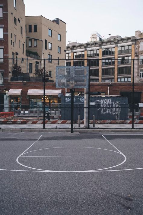 Basketball Court Pictures, Street Dreams, Outdoor Basketball Court, Free Basketball, Basketball Background, Street Basketball, Basketball Systems, School Yard, Basketball Pictures