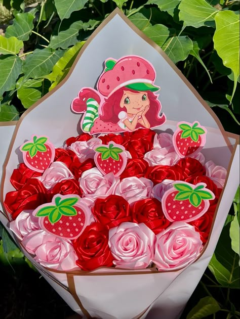 Diy Bouquet For Boyfriend, Strawberry Shortcake Hoco Proposal, Forever Lasting Flowers, Bouquet Cute, Forever Flowers Bouquet, Bouquet Of Ribbon Flowers, Disney Princess Bouquet, Princess Flower Bouquet, Bouquet Valentines