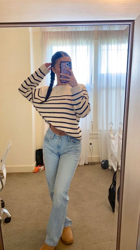 Outift Inspo Clean Girl, Simple Clean Girl Outfits, Garage Clothing Store Outfits, Vinilla Girl Outfit Ideas, Cute Outfits Clean Girl, College Girl Aesthetic Outfits, Clean Girl Asthetics Outfit, Spring Picture Outfits For School, Cute Outfits On People