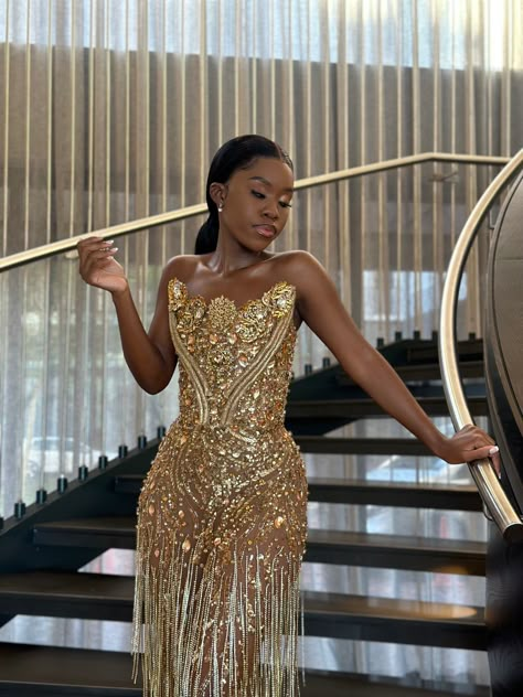 Puffy Gold Dresses, Gold 21st Birthday Dress, Gold Md Dresses, Gold Matric Dance Dresses, Matric Dance Dresses Ideas Unique, Prom Pictures Black, Gold Dress Black Woman, Matric Dance Dresses Unique, Edgy Prom Dresses