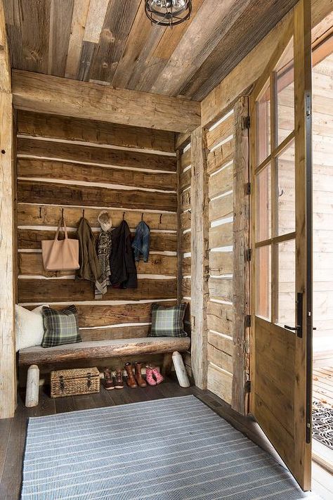 Country style mudroom with a rustic cabin theme features wood plank walls and a built in bench. Cabin Entryway, Rustic Cabin Interior, Farmhouse Mudroom, Rustic Lake Houses, Cabin Theme, Log Cabin Interior, Wood Plank Walls, Rustic Home Interiors, Dream Cabin