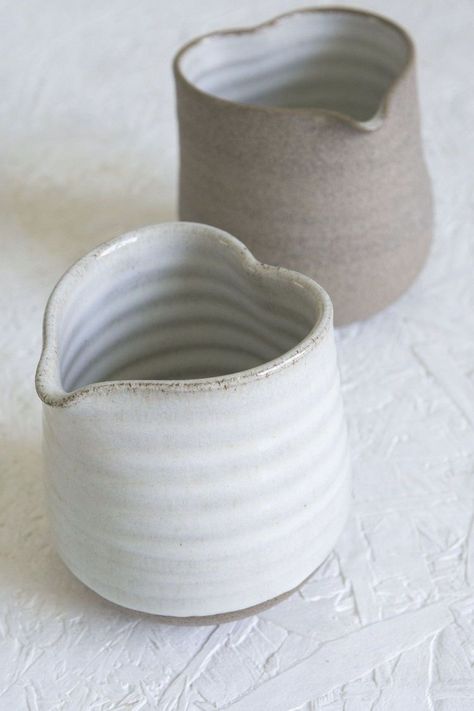 Beginners Ceramics, Coil Pottery, Beginner Pottery, Vase Pottery, Med Tech, Farmhouse Decor Rustic, Cerámica Ideas, Rustic Pottery, Pottery Workshop