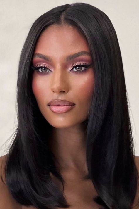 Red Carpet Makeup Black Women, Makeup Looks For Big Brown Eyes, Make Up For Events, Makeup Inspiration Colorful, Make Up Ideas Creative, Dark Skin Makeup Looks, Makeup For Dark Skin, Makeup Kawaii, Setting Makeup