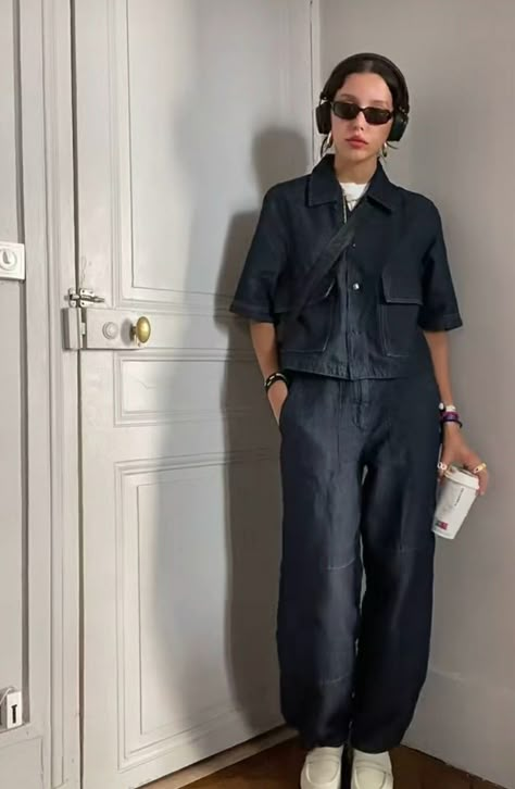 Tomboy Chic Aesthetic, Berlin Women Street Style, Boyish Work Outfit, Androgeny Style Women, Utility Outfit Women, Japanese Workwear Women, Normcore Aesthetic Outfit, Architect Outfit, Normcore Aesthetic