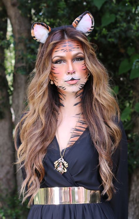 Jungle Halloween, Jungle Costume, Tiger Outfit, Creepy Costume, Tiger Wild, Tiger Makeup, Animal Makeup, Face Ideas, Tiger Costume