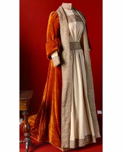 Empress Maria Feodorovna, Maria Feodorovna, 1890s Fashion, Tea Gown, Aesthetic Dress, Mode Boho, Old Fashion, Fantasy Dress, Edwardian Fashion