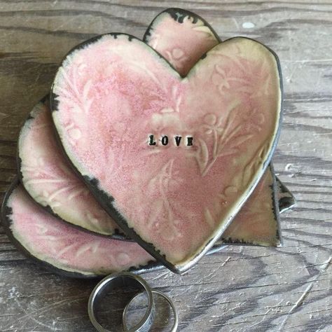 Heart Pottery, Heart Shaped Ring, Air Dry Clay Projects, Ceramic Workshop, Pottery Handbuilding, Ring Dishes, Pottery Crafts, Ceramics Ideas Pottery, Diy Clay Crafts