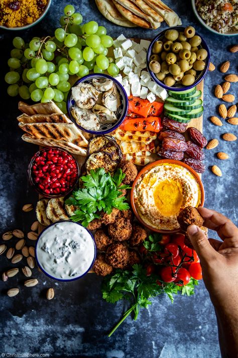 Vegetarian Mezze, Mezze Board, Meze Platter, Vegetarian Platter, Food Platter, Fall Appetizers, Charcuterie Platter, Party Food Platters, Charcuterie Recipes