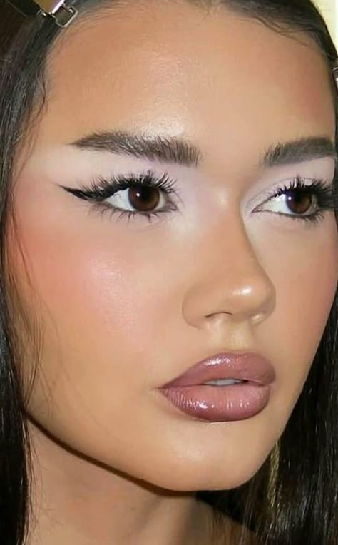 90s Pink Eyeshadow, Pink And Grey Eyeshadow Looks, Y2k Makeup Looks Pink, 2002 Makeup Looks, Mate Makeup Look, Lashes 1:1, Bimbocore Makeup, Unnaprochable Makeup, Prom Makeup Pink