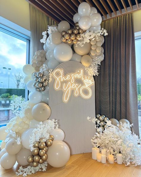 💍🤍Engagement Party🤍💍 it’s definitely engagement season we’ve decorated so many lovely engagement parties recently 🥰 Back at the fab… | Instagram Elegant Engagement Party Ideas, Backyard Engagement Party Decorations, Engagement Party Backdrop, Fun Engagement Party, Engagement Party Decorations Diy, Backyard Engagement Parties, Backyard Engagement, Engagement Party Diy, Engagement Balloons