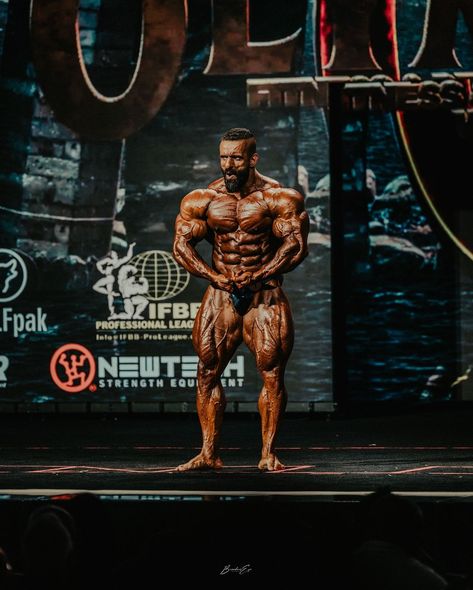 ���🐺 @hadi_choopan 🐺 looking ABSOLUTELY DEADLY at the Mr. Olympia Open prejudging tonight!! via 📸: @brandonseye #bodybuilding #mrolympia Mr Olympia Bodybuilding, Olympia Bodybuilding, Bodybuilding Pictures, Gym Art, Abs And Cardio Workout, Mr Olympia, Cardio Workout, Olympia, Cardio