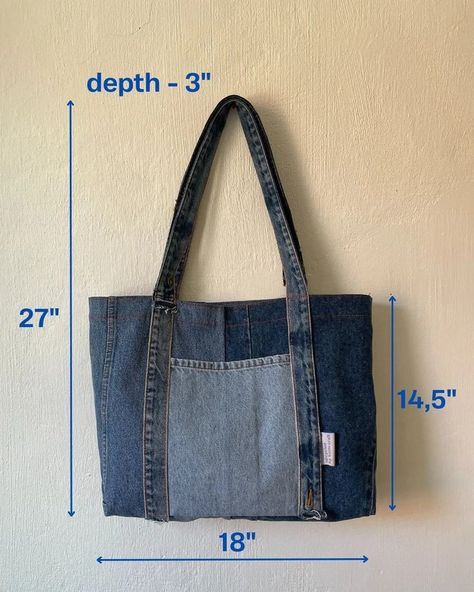 Jeans Tote Bag Diy, Jeans Into Bag, Bag From Jeans, Jeans Bags Ideas, Jeans Projects, Denim Patchwork Bag, Jeans Tote Bag, Jean Patchwork, Diy Bags Jeans