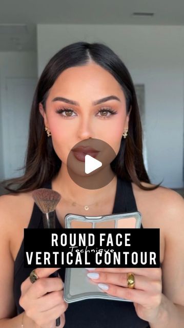 Contour And Highlight For Round Face, Contouring For Round Face Shape, Contour On Round Face, Makeup For Flat Face, Contouring And Highlighting Round Face, Contour For A Round Face, Makeup To Slim A Round Face, How To Contour A Round Face Step By Step, Make Up Contouring Round Face