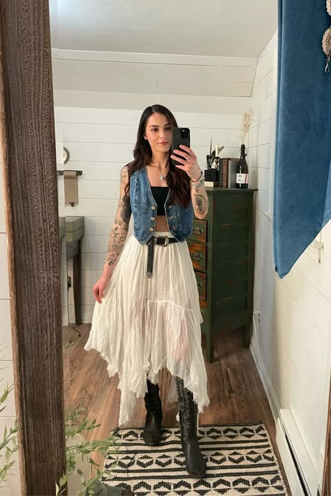 Aesthetic Cowgirl Outfits, Bluegrass Aesthetic Outfit, Orville Peck Concert Outfit, Country Music Outfits Concert, Hozier Outfit Concert, Lace Top Outfit Aesthetic, Cowboy Chic Outfit, Western Outfit Aesthetic, Yallternative Outfit