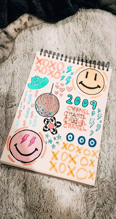 Skechtbook Ideas Preppy, Preppy Easy Painting Ideas, Preppy Notebook Page Ideas, Preppy Things To Write In Your Notebook, Drawing Ideas With Gel Pens, Preppy Summer Drawings, Preppy Sketches Easy, What To Draw Preppy, East Things To Draw When Bored