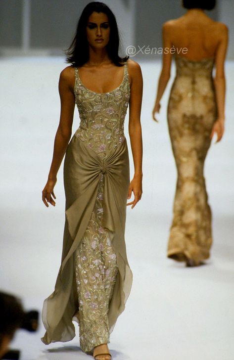 Spring/Summer 1996 Valentino Runway Dresses, Abaya Instagram, 90s Super Model, Guilded Glamour, Yasmin Ghauri, Vintage Runway Fashion, Yasmeen Ghauri Runway, 90 Models, Elegant Fits