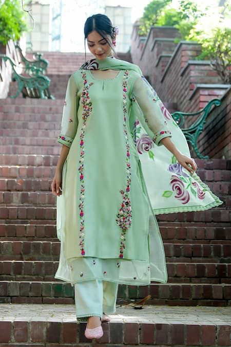 Paint Suit Design For Women, Bride Suit, Kurta Palazzo Set, Embroidery Suits Punjabi, Pink Dupatta, Hand Embroidery Dress, Embroidery On Kurtis, Kurti Embroidery Design, Palazzo Set