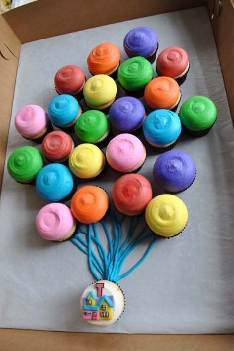 Disney Pixar "UP" cupcakes! #DisneySide @ Home Celebration Cupcakes Decorados, Cute Cupcakes, Cupcake Cake, Creative Cakes, Cute Cakes, Cupcakes Decoration, Let Them Eat Cake, Cupcake Cookies, Cake Cookies