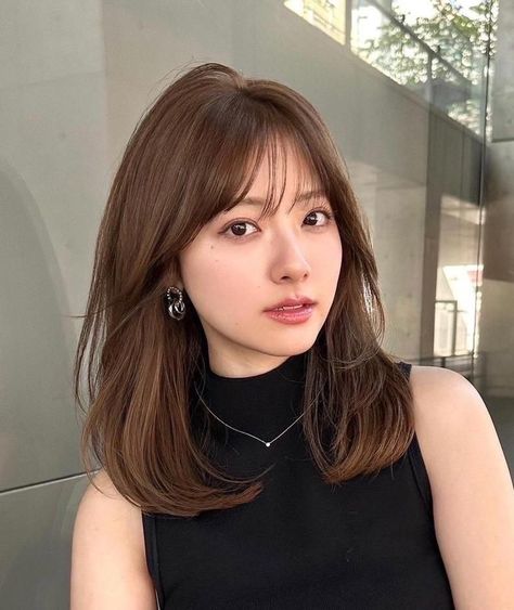 Hair Inspiration Long, Layered Haircuts For Medium Hair, Haircuts For Medium Hair, Haircuts Straight Hair, Long Hair With Bangs, Penteado Cabelo Curto, Asian Hair, Medium Hair Cuts, Shoulder Length Hair